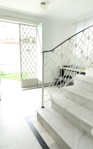 Casa à venda com 220m², 5 quartos e 2 vagasSala 1