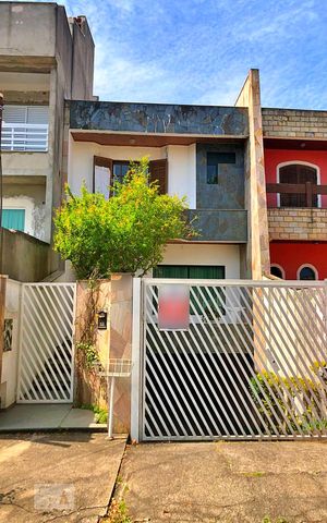 Casa à venda com 394m², 3 quartos e 6 vagas Casa à venda com 394m², 3 quartos e 6 vagasFachada