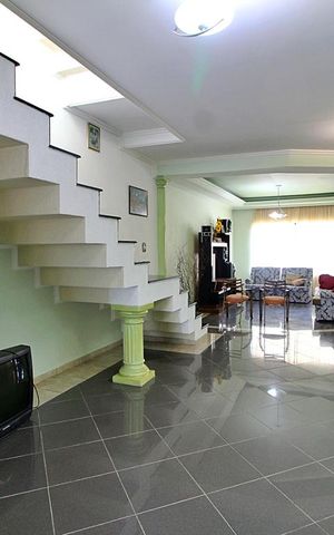 Casa à venda com 394m², 3 quartos e 6 vagasCorredor