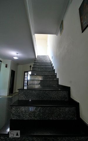 Casa à venda com 394m², 3 quartos e 6 vagasEscada