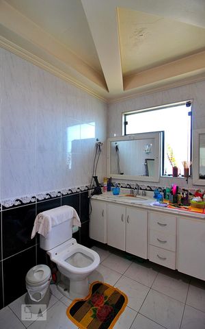 Casa à venda com 394m², 3 quartos e 6 vagasBanheiro da Suíte 1