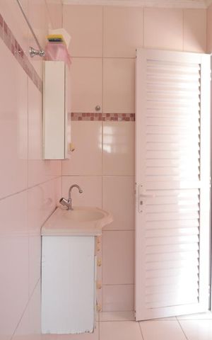 Casa à venda com 150m², 4 quartos e 2 vagasBanheiro 
