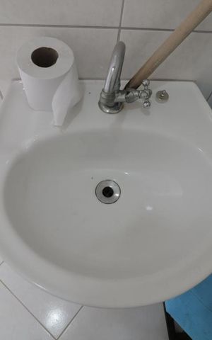 Casa à venda com 150m², 4 quartos e 2 vagasBanheiro de Serviço - pia