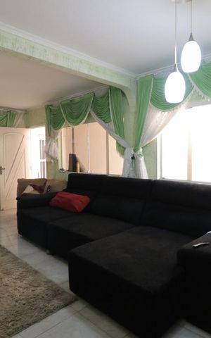 Casa à venda com 150m², 4 quartos e 2 vagasSala 