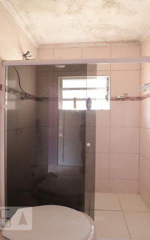Casa à venda com 150m², 4 quartos e 2 vagasBanheiro 