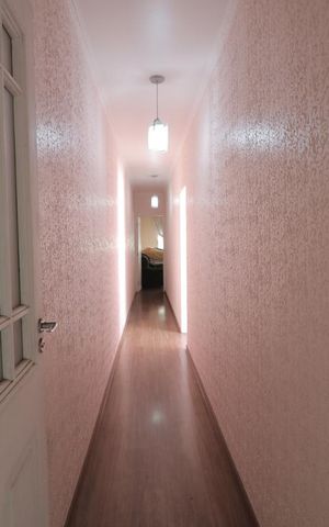 Casa à venda com 150m², 4 quartos e 2 vagasCorredor de cima dos quartos