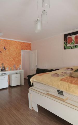 Casa à venda com 150m², 4 quartos e 2 vagasSuite 