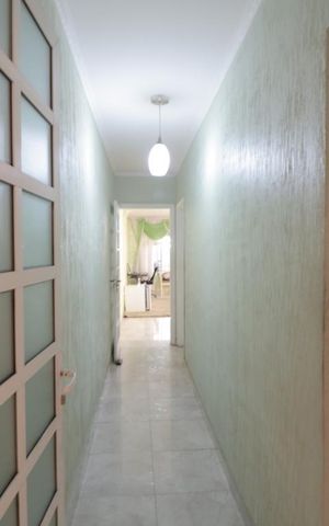 Casa à venda com 150m², 4 quartos e 2 vagasCorredor de acesso a Sala