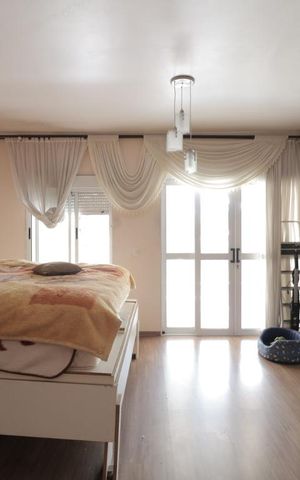 Casa à venda com 150m², 4 quartos e 2 vagasSuite 