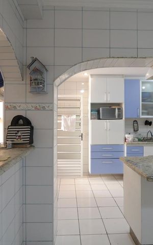 Casa à venda com 150m², 4 quartos e 2 vagasCopa e Cozinha