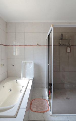 Casa à venda com 150m², 4 quartos e 2 vagasBanheiro da Suite
