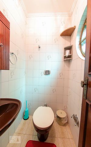 Casa à venda com 454m², 4 quartos e 6 vagas Casa à venda com 454m², 4 quartos e 6 vagasBanheiro de Serviço