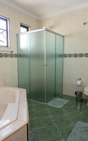 Casa à venda com 320m², 3 quartos e 6 vagas Casa à venda com 320m², 3 quartos e 6 vagasBanheiro