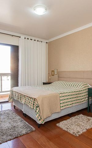 Casa à venda com 320m², 3 quartos e 6 vagas Casa à venda com 320m², 3 quartos e 6 vagasSuite