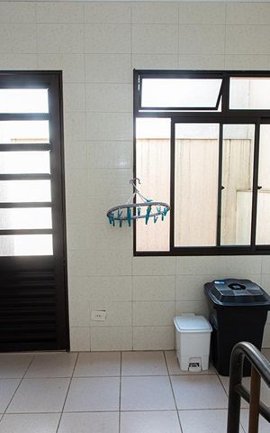 Casa à venda com 320m², 3 quartos e 6 vagas Casa à venda com 320m², 3 quartos e 6 vagasÁrea de Serviço
