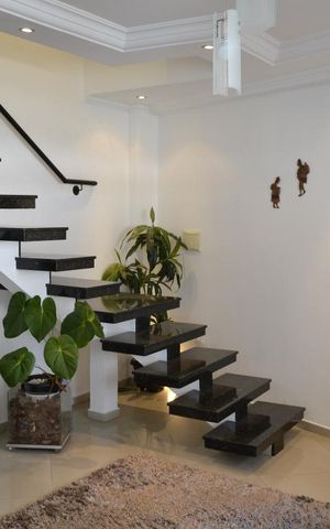 Casa à venda com 575m², 4 quartos e 5 vagasEscada