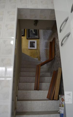 Casa à venda com 575m², 4 quartos e 5 vagasEscada