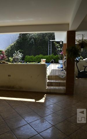 Casa à venda com 575m², 4 quartos e 5 vagasEntrada Piscina