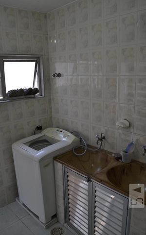 Casa à venda com 575m², 4 quartos e 5 vagasLavanderia