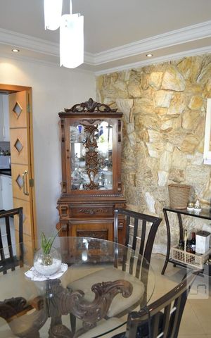 Casa à venda com 575m², 4 quartos e 5 vagasSala
