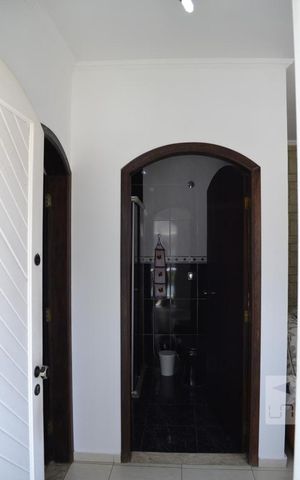 Casa à venda com 575m², 4 quartos e 5 vagasEntrada Banheiro