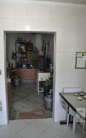 Casa à venda com 575m², 4 quartos e 5 vagasDespensa