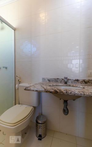 Apartamento à venda com 180m², 3 quartos e 3 vagas Apartamento à venda com 180m², 3 quartos e 3 vagasBanheiro da Suíte