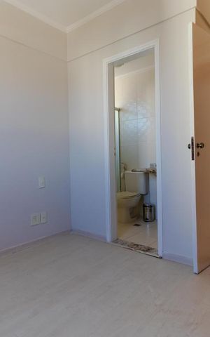 Apartamento à venda com 180m², 3 quartos e 3 vagas Apartamento à venda com 180m², 3 quartos e 3 vagasSuíte