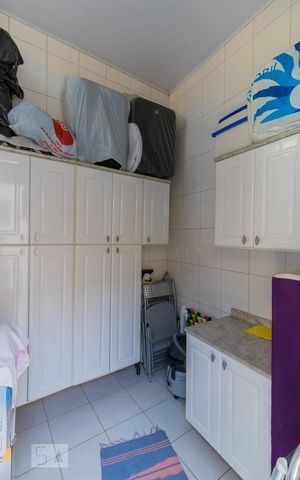 Casa à venda com 203m², 3 quartos e 5 vagas Casa à venda com 203m², 3 quartos e 5 vagasQuarto de Serviço