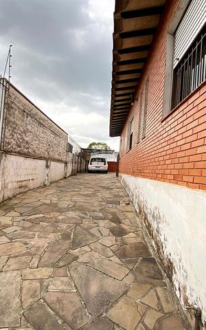 Casa à venda com 483m², 3 quartos e 8 vagas Casa à venda com 483m², 3 quartos e 8 vagasGaragem para 10 carros
