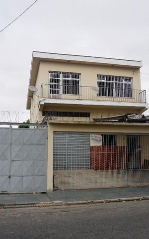 Casa para alugar com 150m², 3 quartos e 1 vaga Casa para alugar com 150m², 3 quartos e 1 vagaFachada