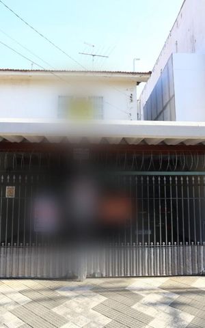 Casa à venda com 185m², 2 quartos e 2 vagas Casa à venda com 185m², 2 quartos e 2 vagasFachada da Casa