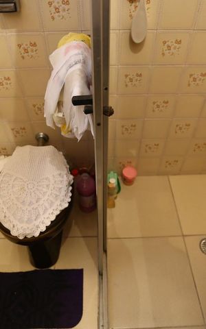 Casa à venda com 185m², 2 quartos e 2 vagasBanheiro