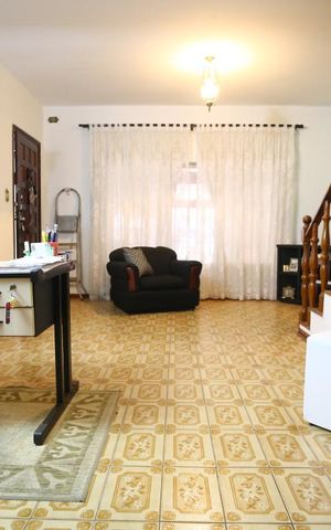 Casa à venda com 185m², 2 quartos e 2 vagasSala