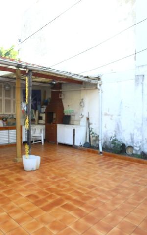 Casa à venda com 185m², 2 quartos e 2 vagasÁrea de Serviço e Quintal