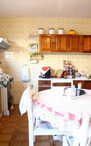 Casa à venda com 185m², 2 quartos e 2 vagasCozinha