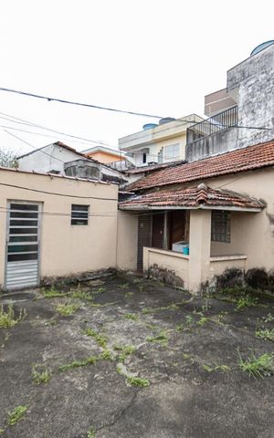Casa à venda com 556m², 4 quartos e 4 vagas Casa à venda com 556m², 4 quartos e 4 vagasQuintal