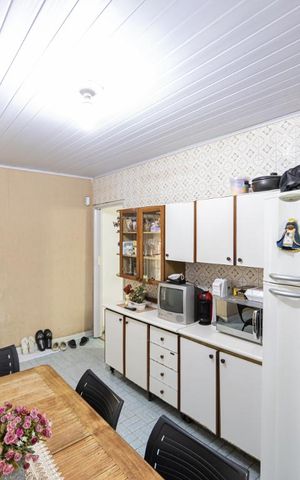 Casa à venda com 556m², 4 quartos e 4 vagas Casa à venda com 556m², 4 quartos e 4 vagasCozinha