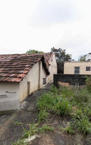 Casa à venda com 556m², 4 quartos e 4 vagas Casa à venda com 556m², 4 quartos e 4 vagasQuintal