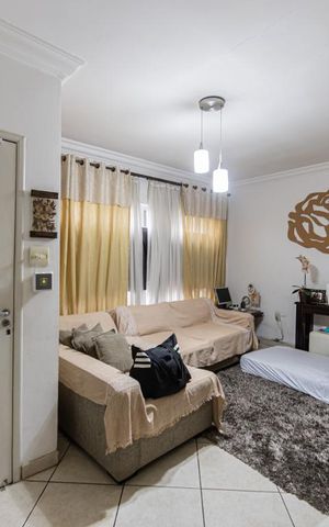 Casa à venda com 556m², 4 quartos e 4 vagas Casa à venda com 556m², 4 quartos e 4 vagasSala
