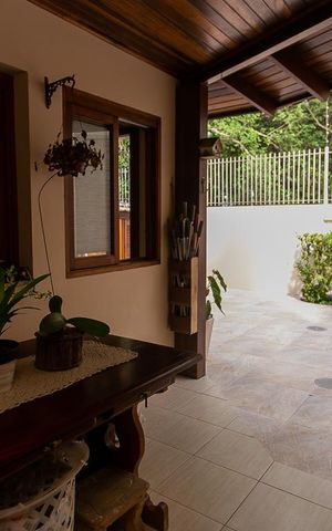 Casa à venda com 198m², 3 quartos e 2 vagas Casa à venda com 198m², 3 quartos e 2 vagasÁrea de lazer