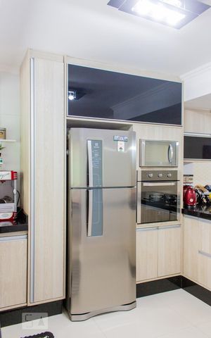 Casa à venda com 240m², 2 quartos e 2 vagas Casa à venda com 240m², 2 quartos e 2 vagasArmário