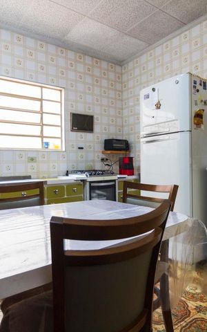Casa à venda com 140m², 4 quartos e 2 vagas Casa à venda com 140m², 4 quartos e 2 vagasCozinha