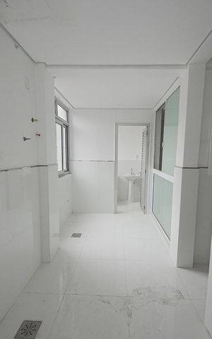 Apartamento à venda com 210m², 3 quartos e 1 vagaCozinha e Área de Serviço