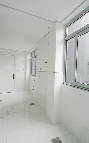 Apartamento à venda com 210m², 3 quartos e 1 vagaCozinha e Área de Serviço