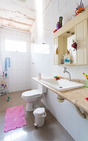 Casa à venda com 510m², 4 quartos e 3 vagas Casa à venda com 510m², 4 quartos e 3 vagasBanheiro