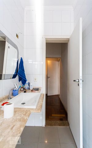 Casa à venda com 510m², 4 quartos e 3 vagas Casa à venda com 510m², 4 quartos e 3 vagasBanheiro da Suíte