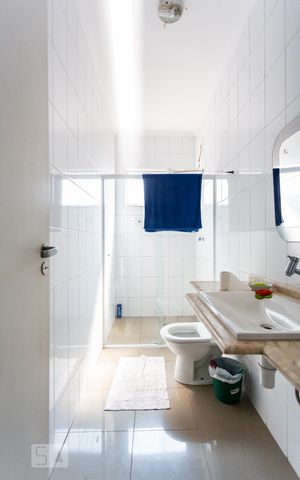 Casa à venda com 510m², 4 quartos e 3 vagas Casa à venda com 510m², 4 quartos e 3 vagasBanheiro da Suíte