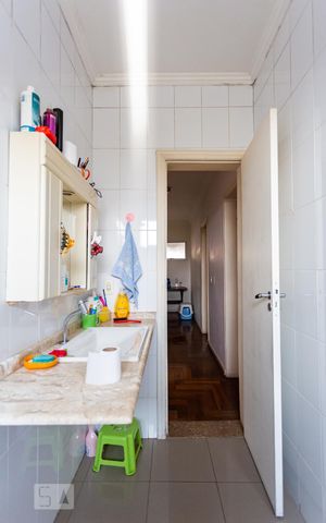 Casa à venda com 510m², 4 quartos e 3 vagas Casa à venda com 510m², 4 quartos e 3 vagasBanheiro