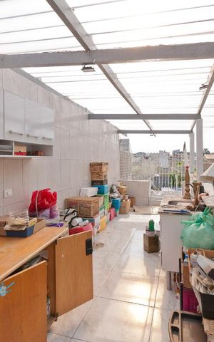 Casa à venda com 250m², 4 quartos e 4 vagas Casa à venda com 250m², 4 quartos e 4 vagasVaranda